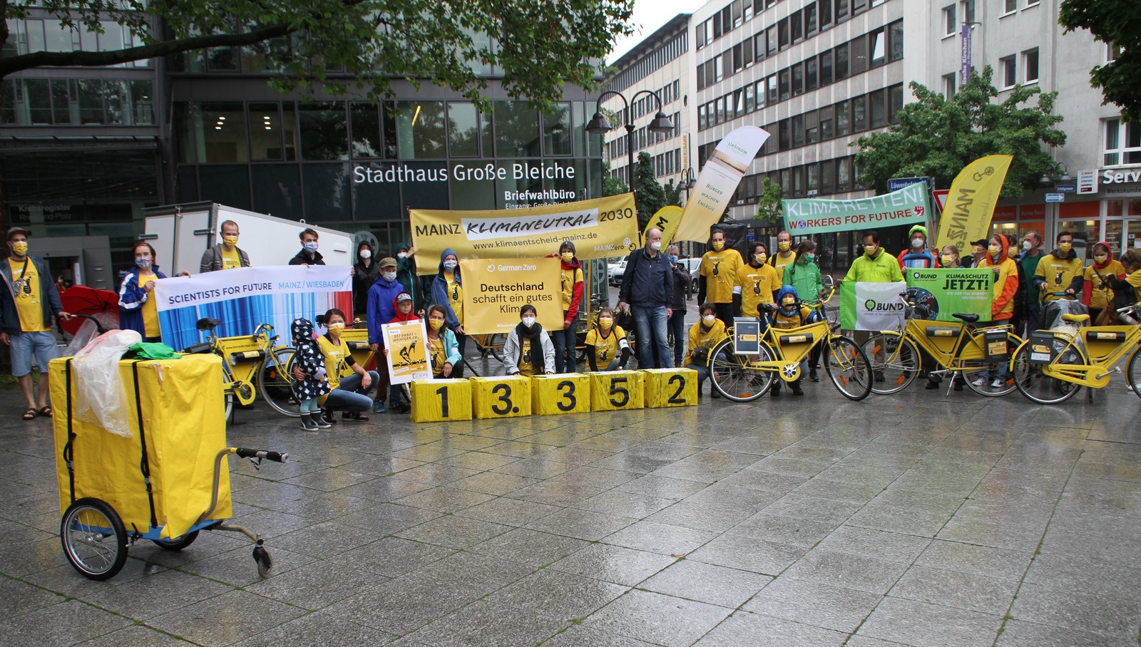 03-Unterschriften-Uebergabe_0708
