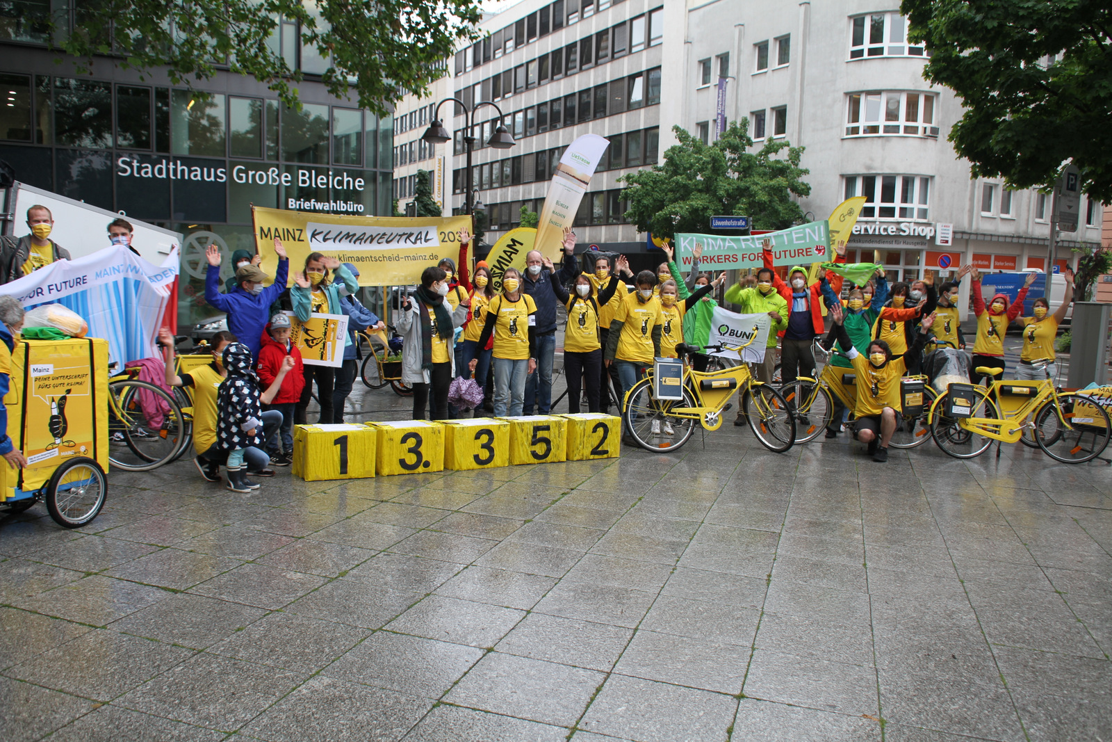 04-Unterschriften-Uebergabe_0726