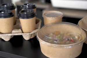 Einwegverpackung-zum-mitnehmen_Freepik_300dpi